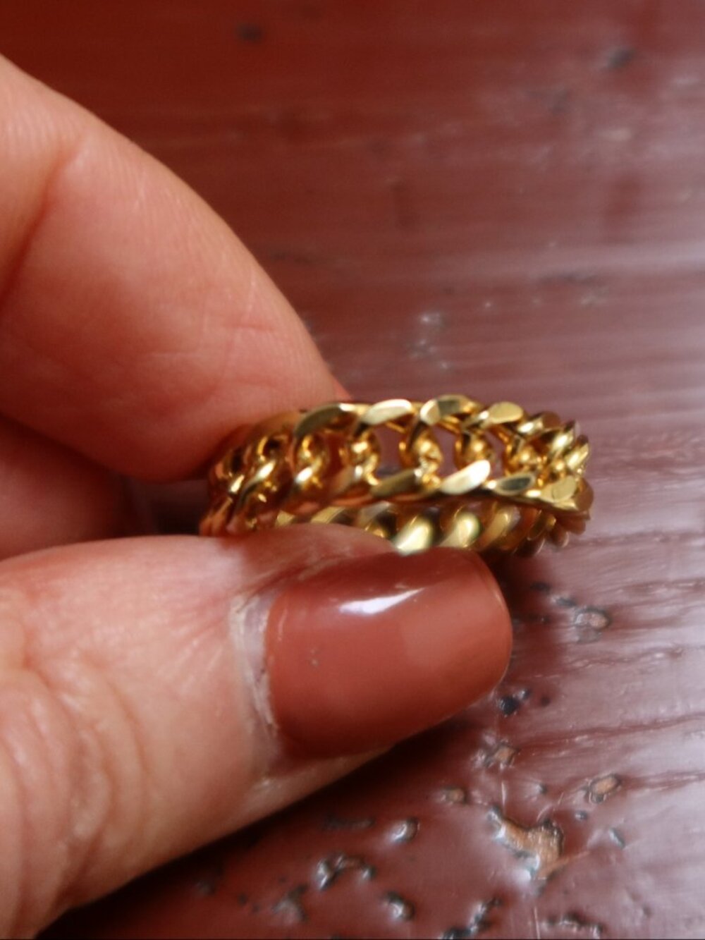 Sparkly gold curb chain ring in size 8